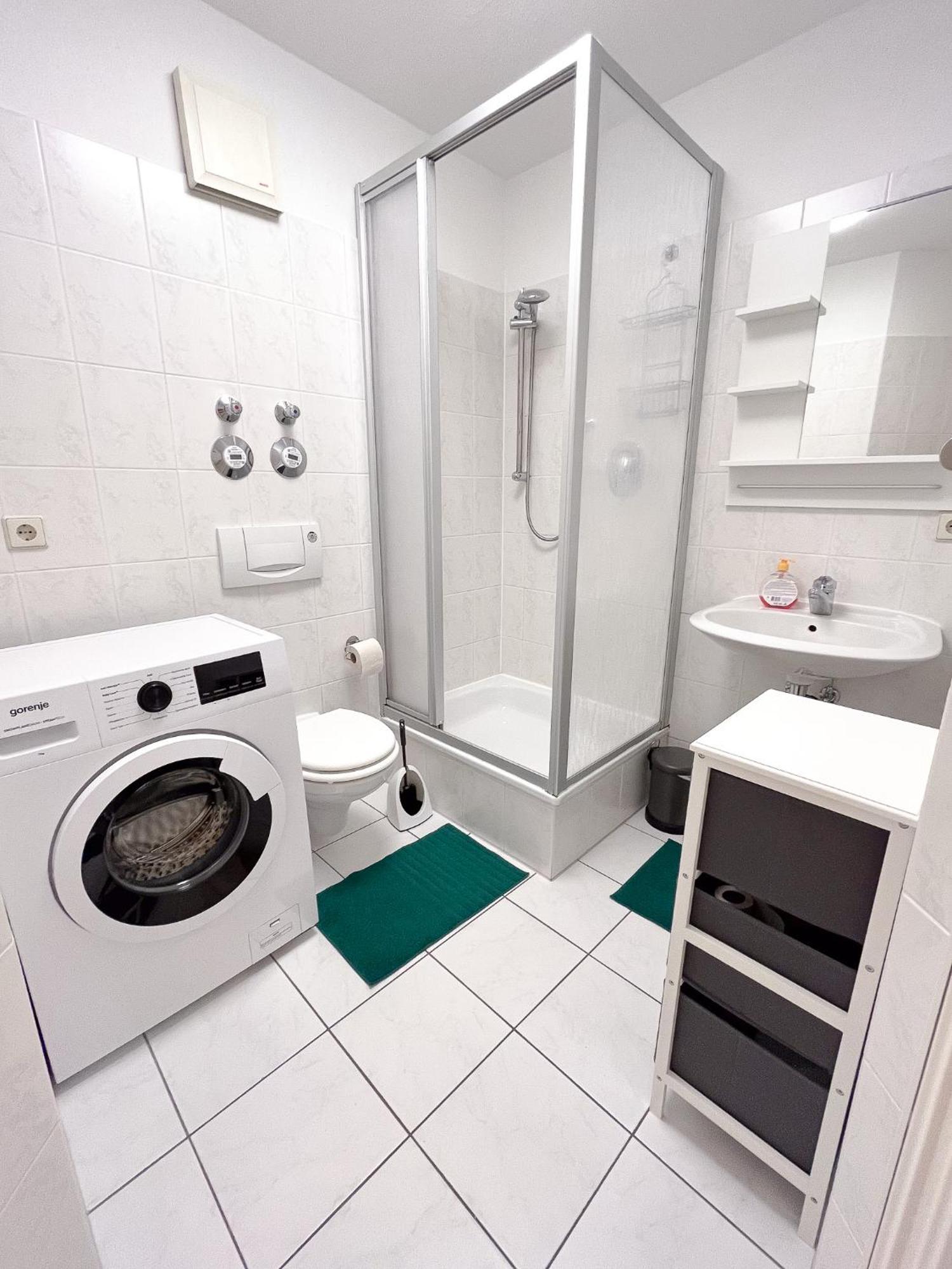 2 Zimmer City Apartment Mit Terrasse Und Tiefgaragenstellplatz In Zentrum Von Lipcse Kültér fotó